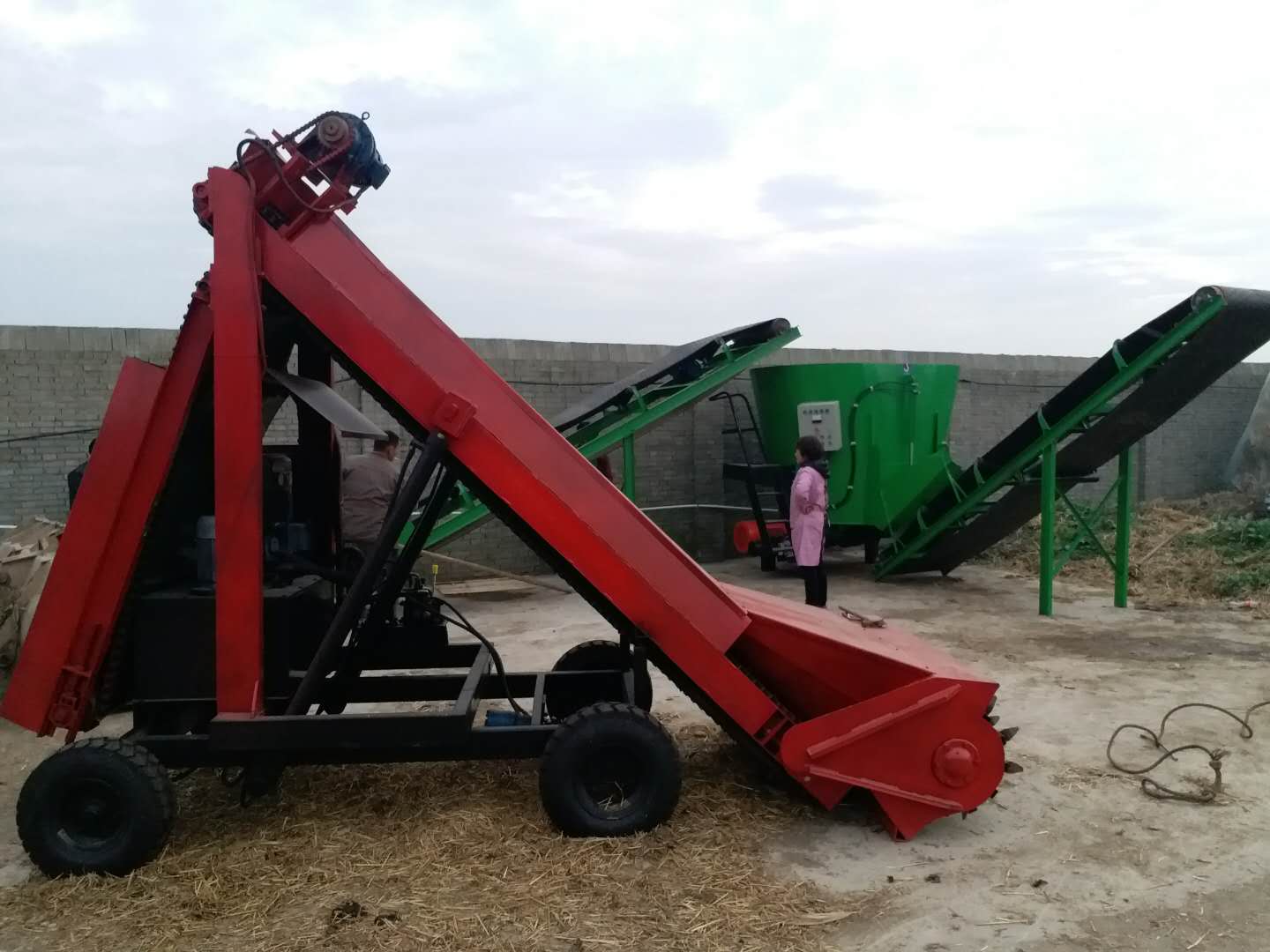 內(nèi)蒙古某公司購(gòu)買青貯取料機(jī) 內(nèi)蒙古某公司購(gòu)買青貯取料機(jī)