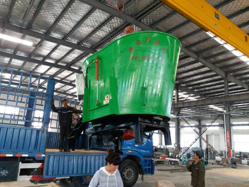 內(nèi)蒙古某公司購買牽引式TMR攪拌機(jī) 內(nèi)蒙古某公司購買牽引式TMR攪拌機(jī)