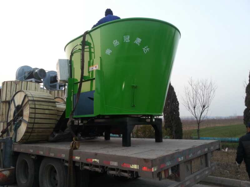 內(nèi)蒙古某公司購買固定式TMR攪拌機(jī) 內(nèi)蒙古某公司購買固定式TMR攪拌機(jī)